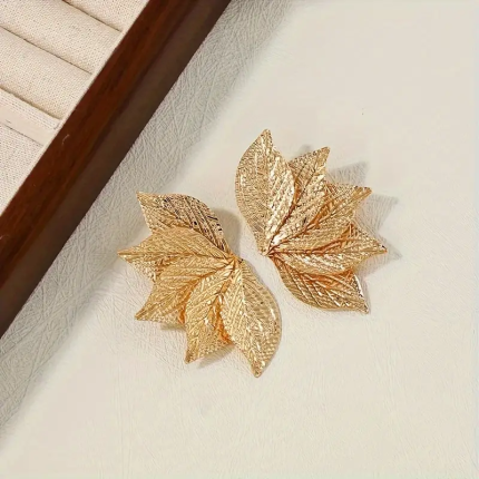 Leaf-Shaped Stud Earring